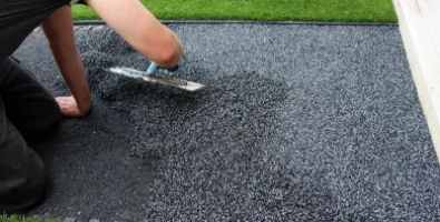Бесшовная укладка резиновой крошки в один слой 10мм