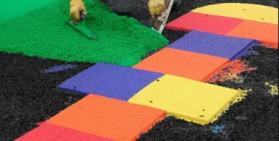 Укладка покрытия из резиновой крошки по дизайн-проекту