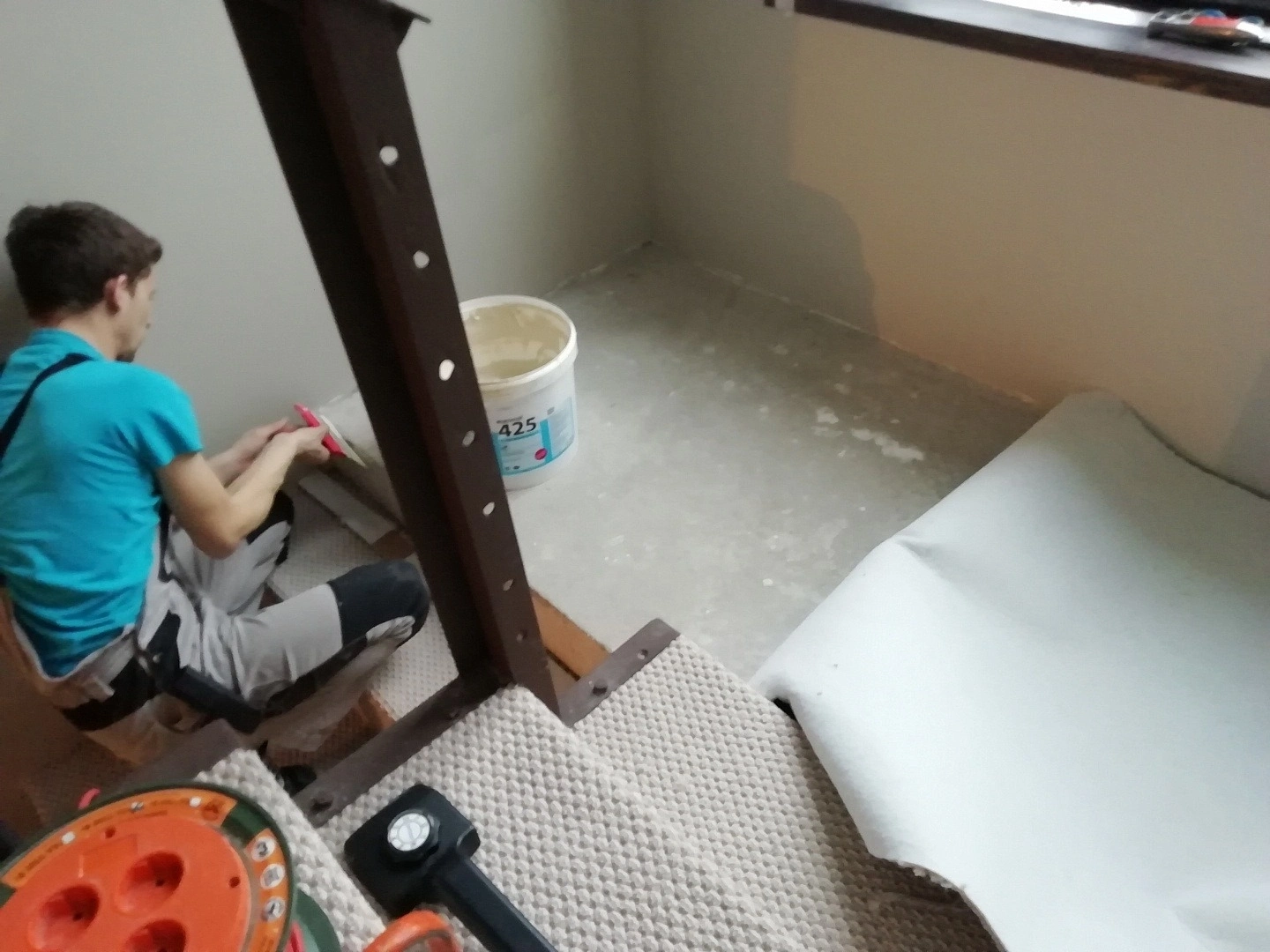 Укладка ковролина в коттедже 3