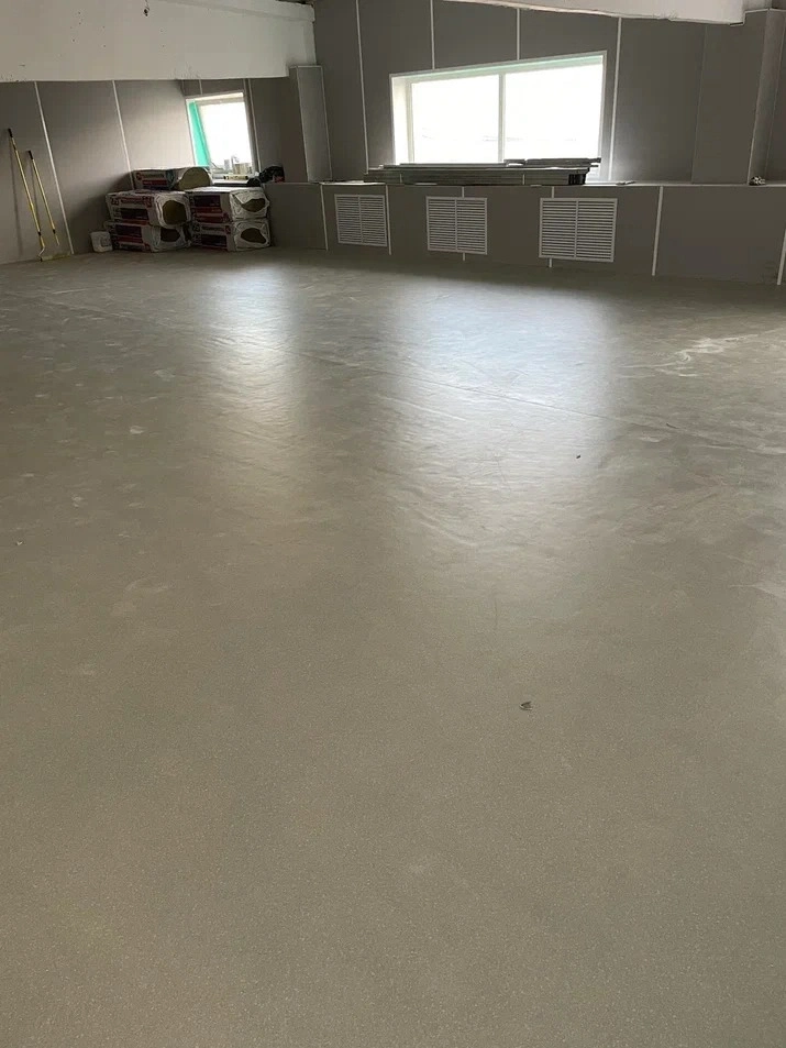 Укладка линолеума в офисе