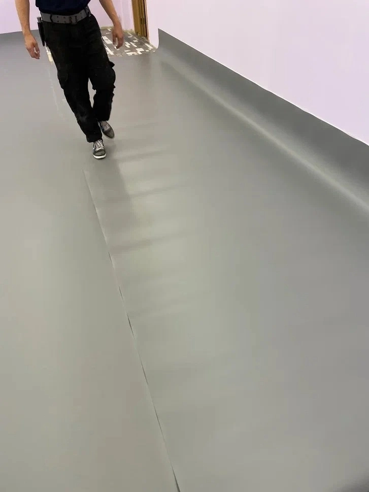 Укладка линолеума в МОУ школа имени А. П. Чехова 10