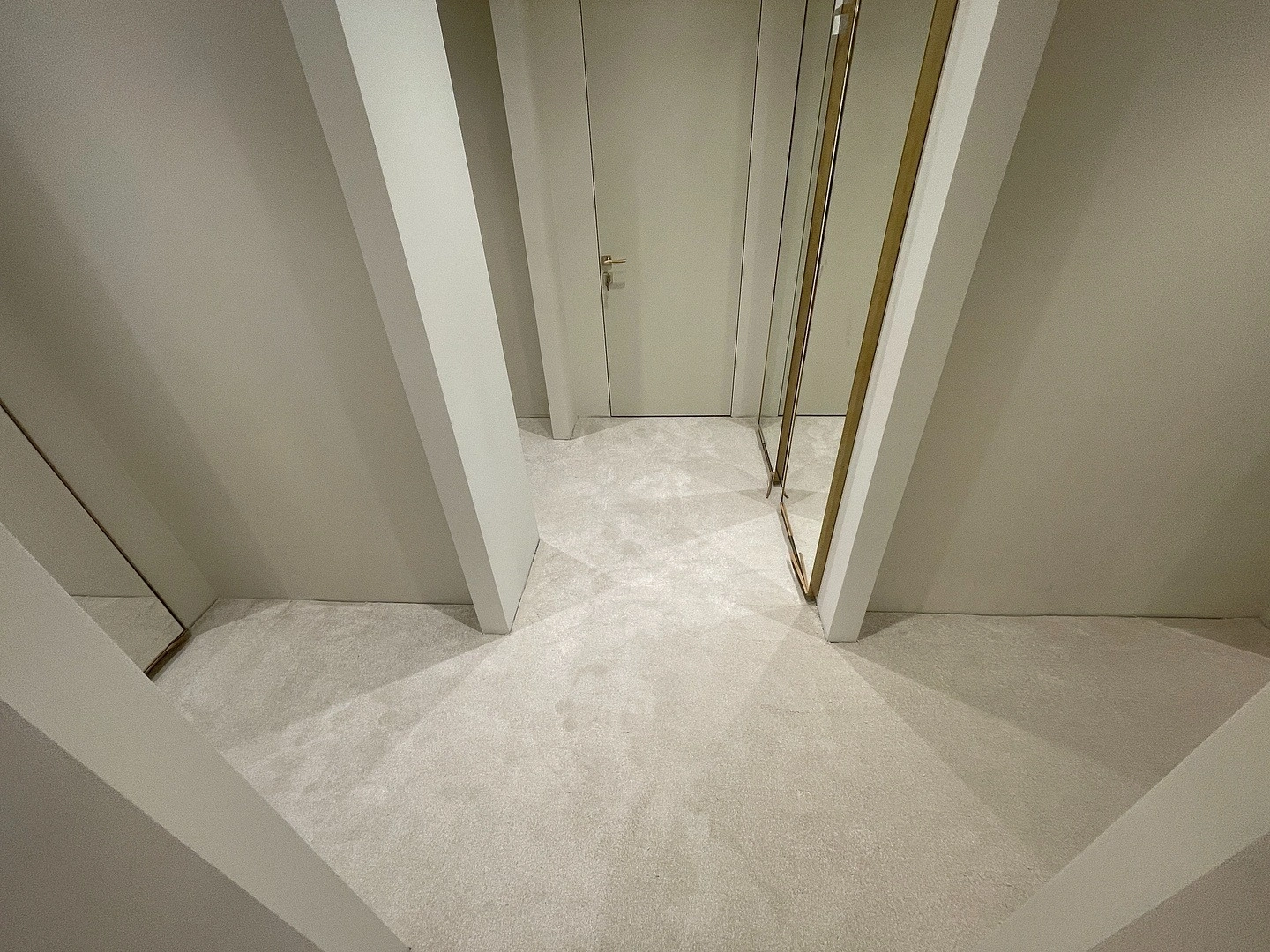 Укладка ковролина в ТЦ Авиа Парк