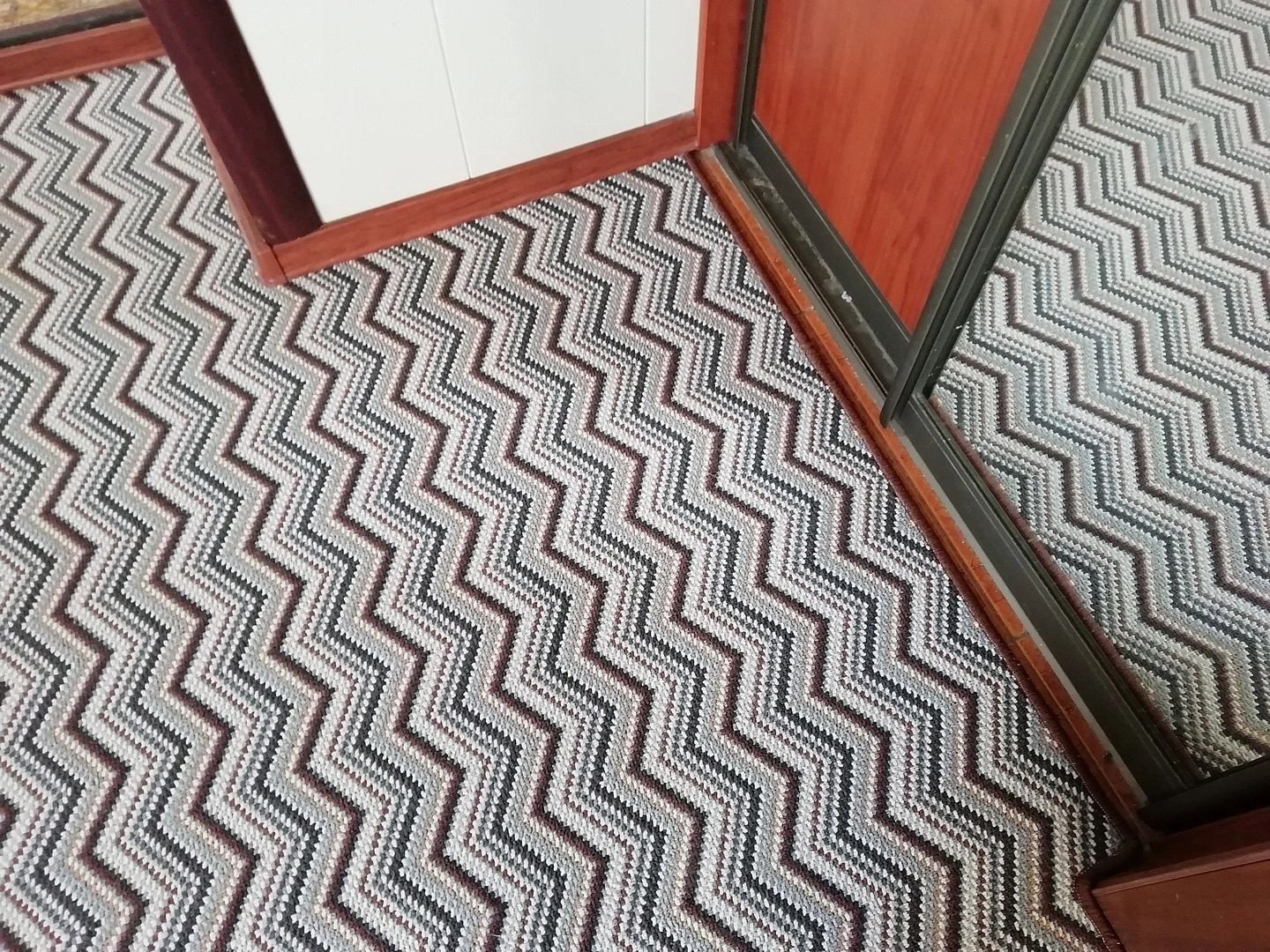 Укладка ковролина  в коттедже 2