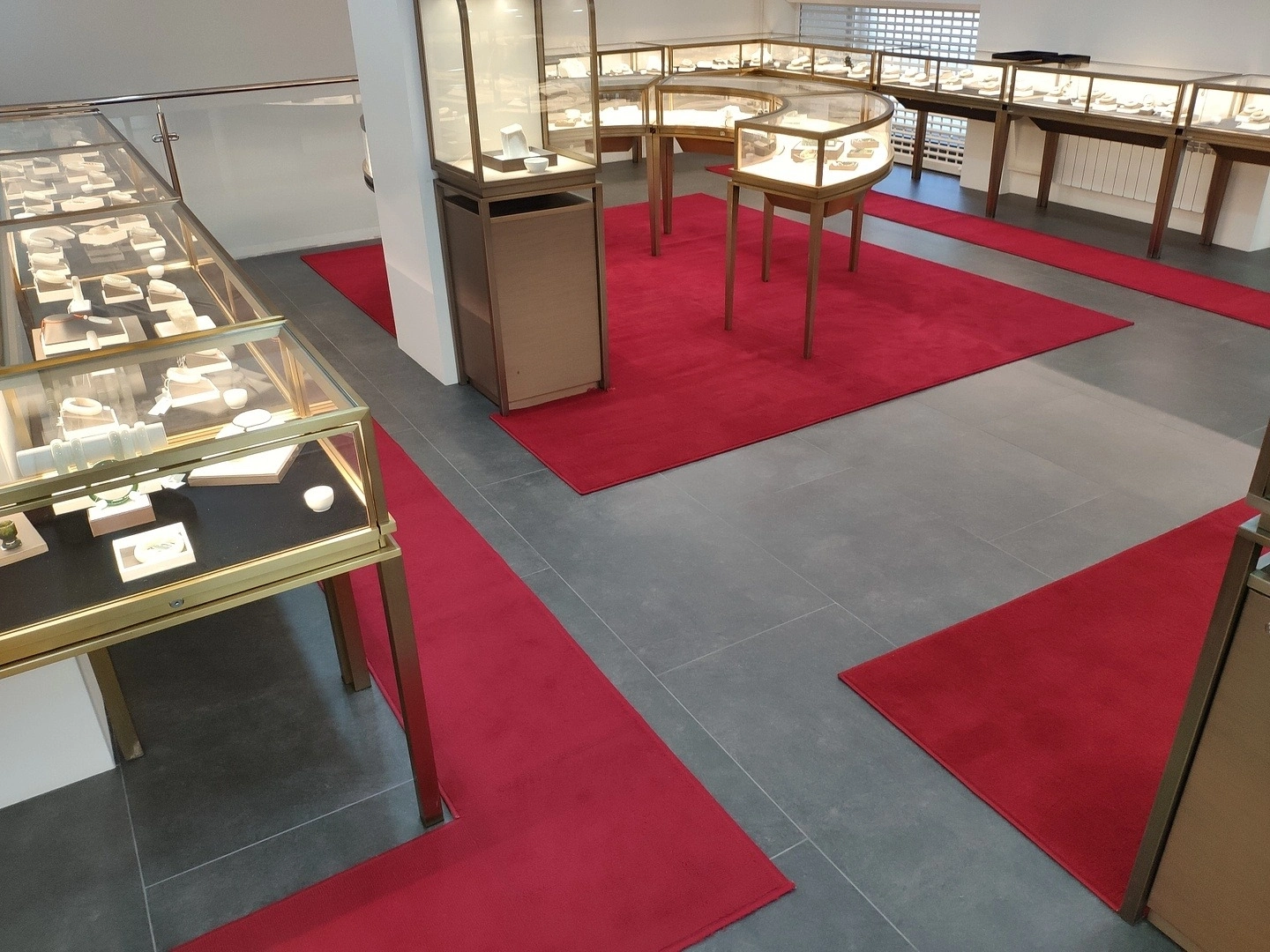 Укладка дорожки в галерее янтаря 10