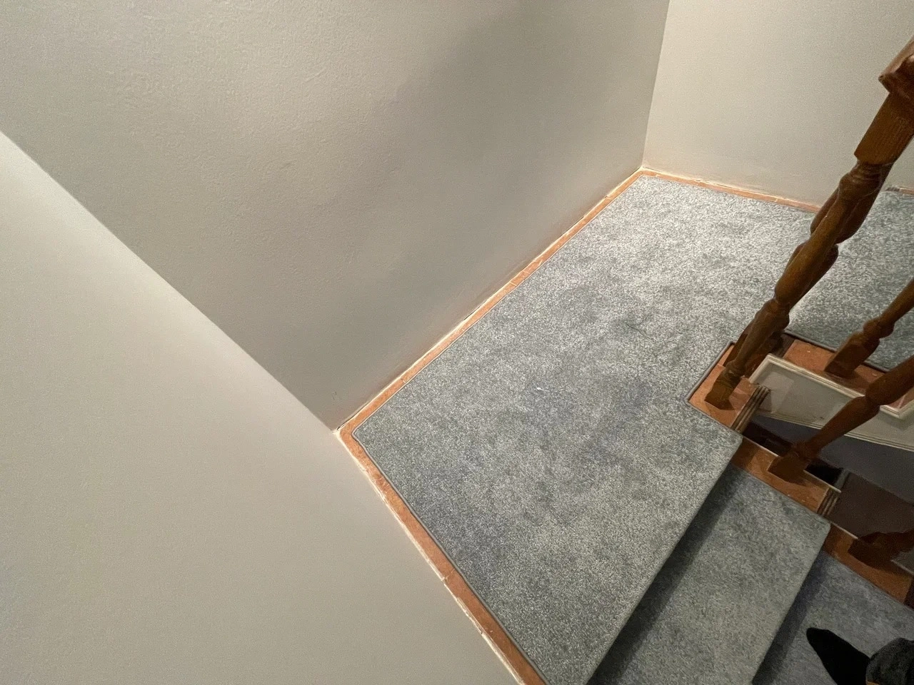 Оверлок и укладка ковролина в коттедже 18