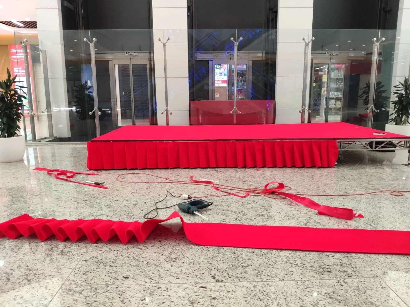 Укладка ковролина в ТЦ Щелковский 10