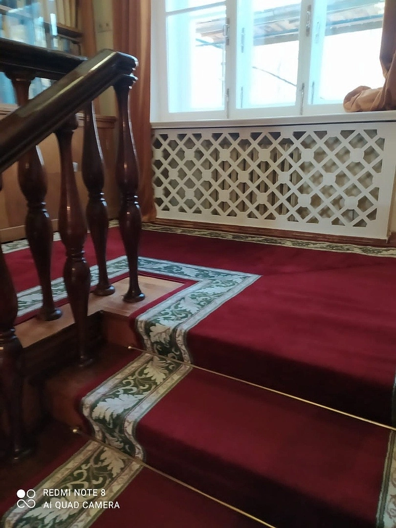 Укладка дорожки в Доме музея Игоря Курчакова