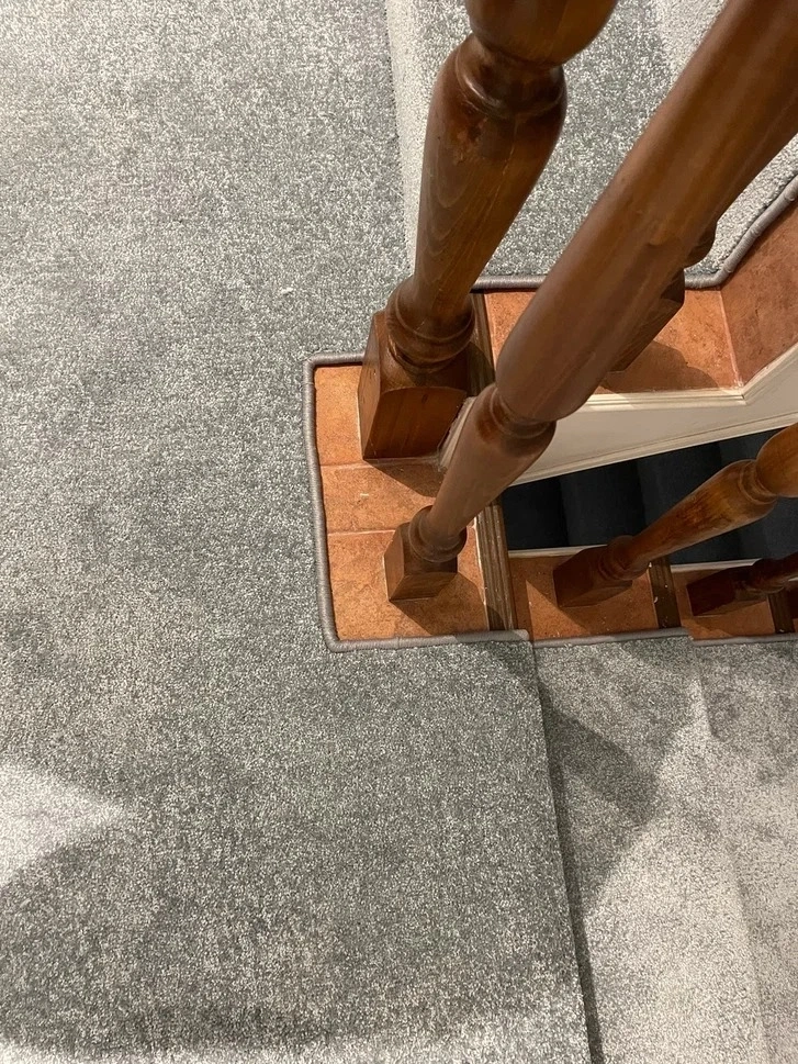 Оверлок и укладка ковролина в коттедже 14