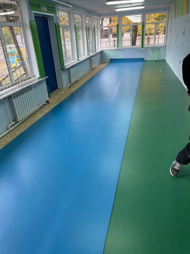 Укладка линолеума в детском саду