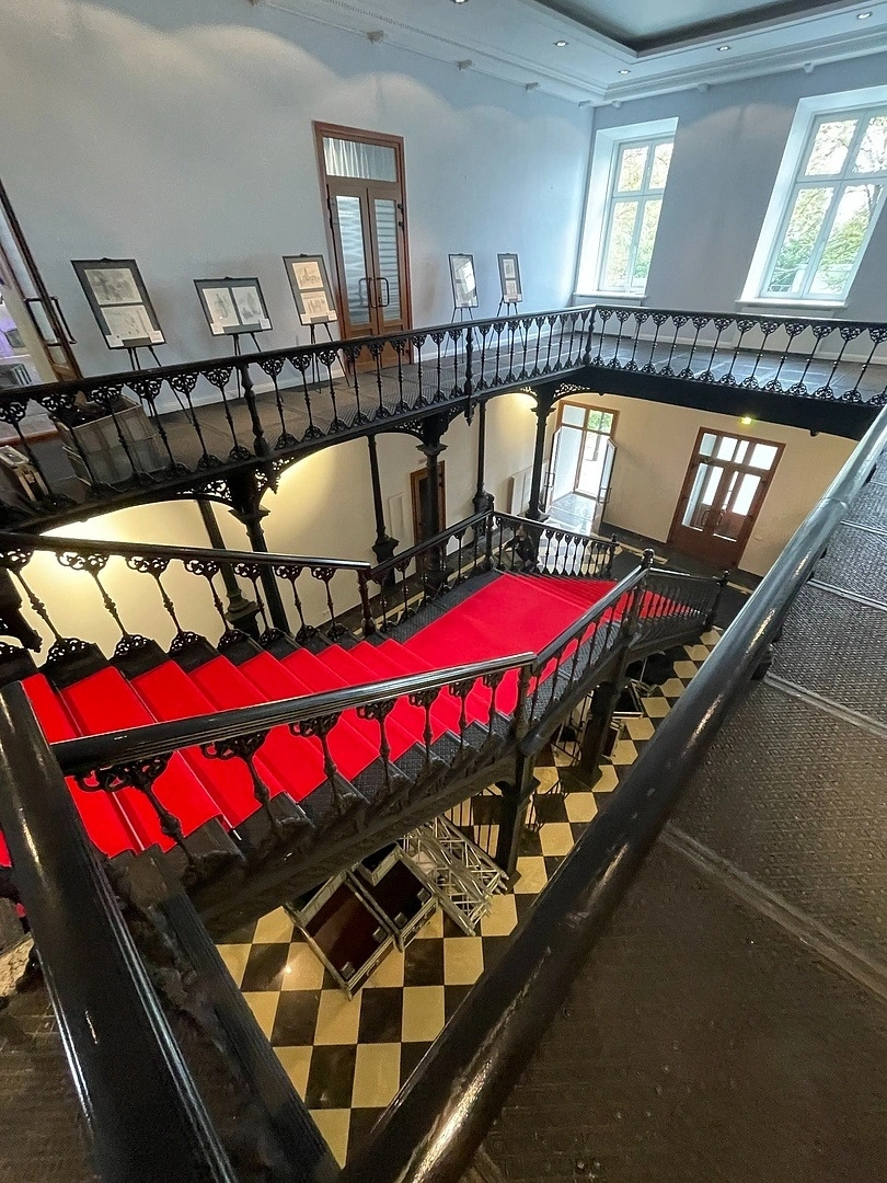 Укладка дорожки в БЦ  