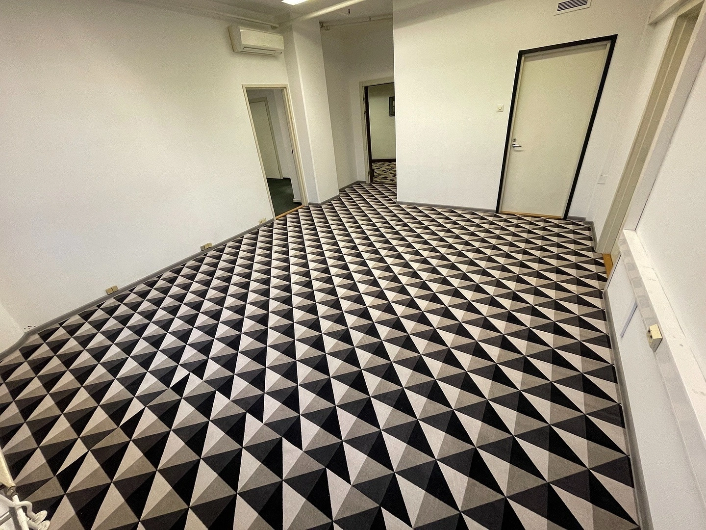 Укладка ковролина в AZIMUT Hotel 