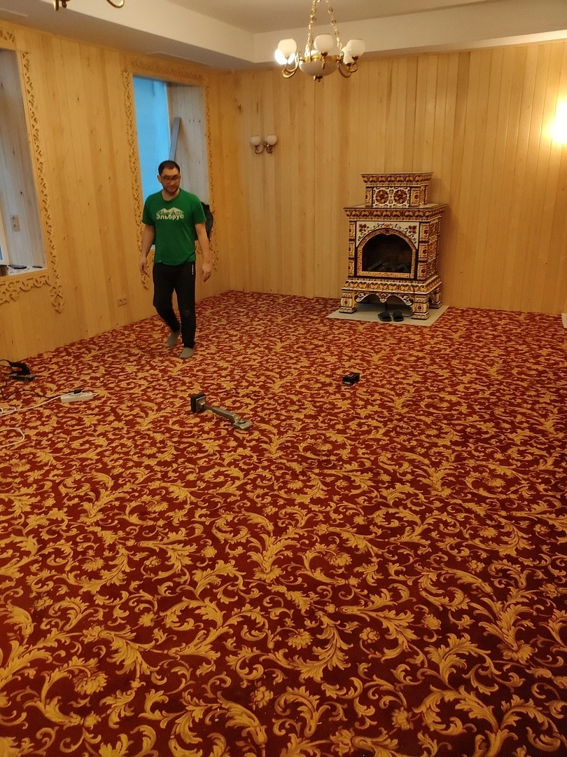 Укладка ковролина  в ресторане Индрик 5