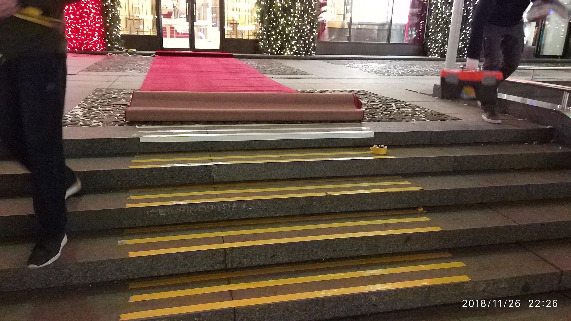 Укладка дорожки  у магазина Cartier 3