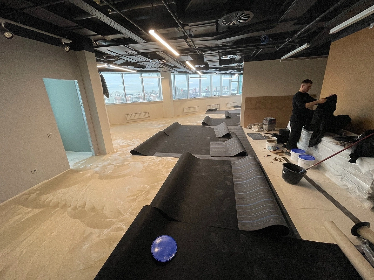 Укладка линолеума в ГНИВЦ 2