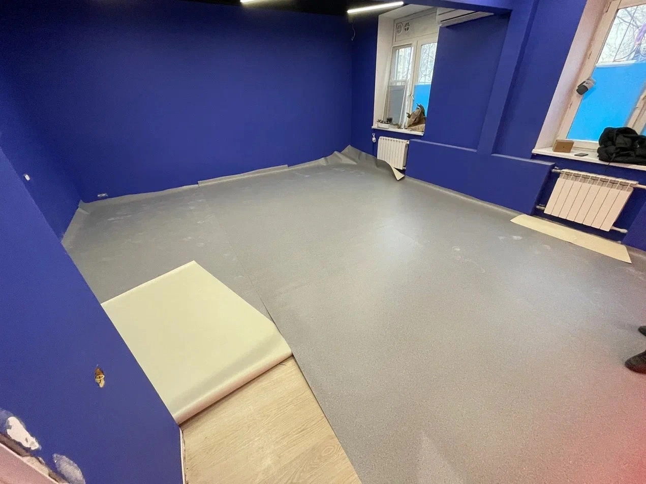 Укладка линолеума в школе танцев 3