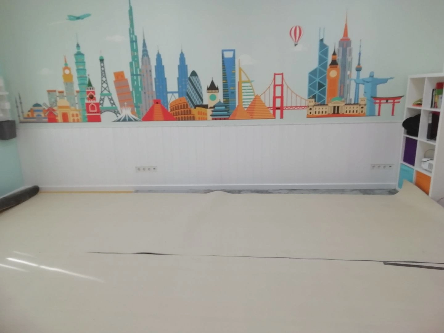 Укладка ковролина в школе английского языка 2