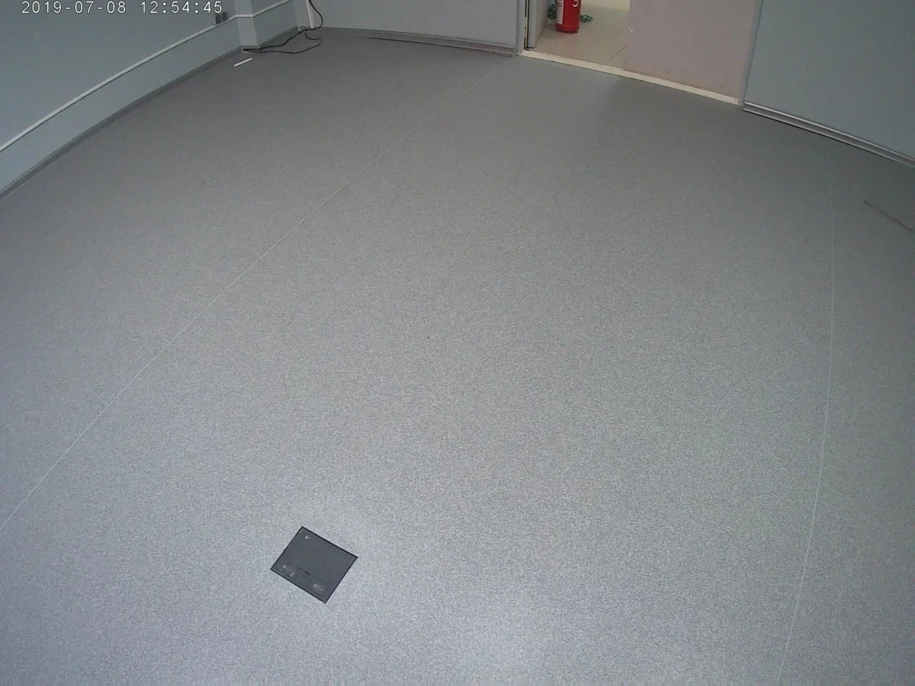 Укладка линолеума  в офисе интернет-магазина 5