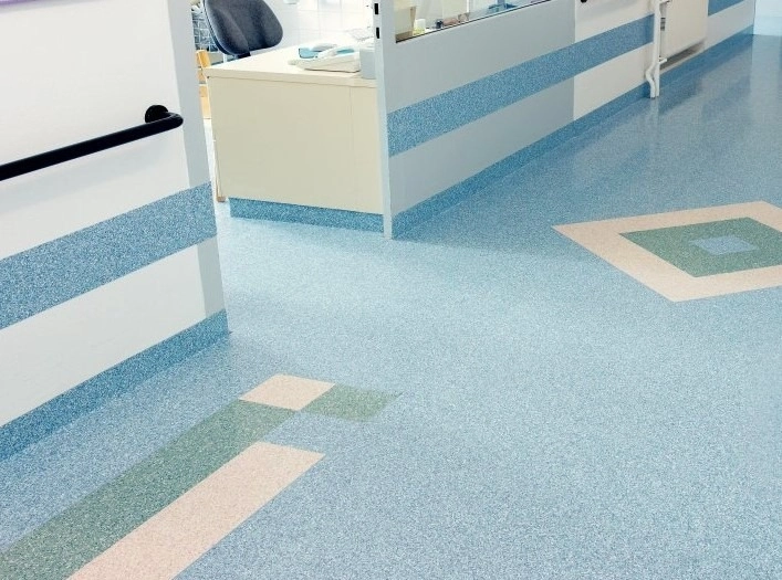 Укладка антистатического линолеума с дизайном