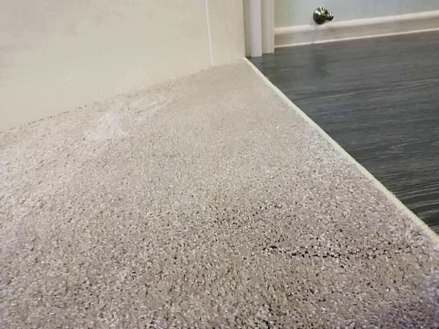 Укладка ковролина в квартире 2