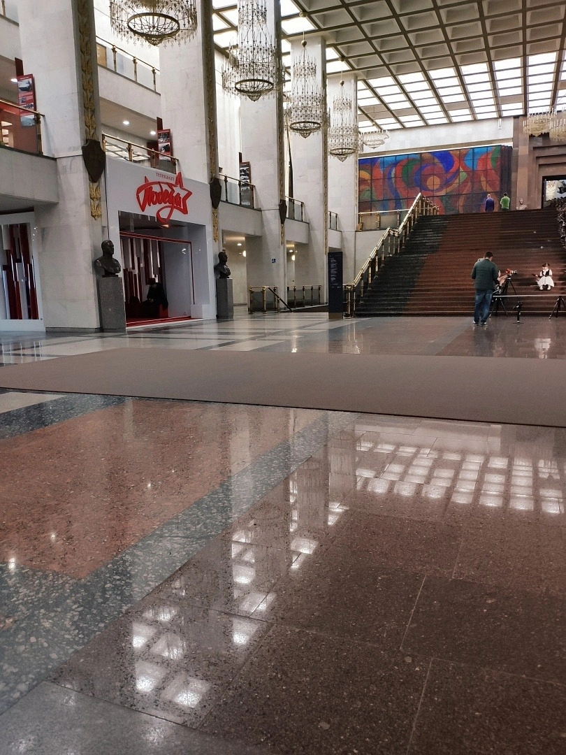 Оверлок ковролина в Музее Победы