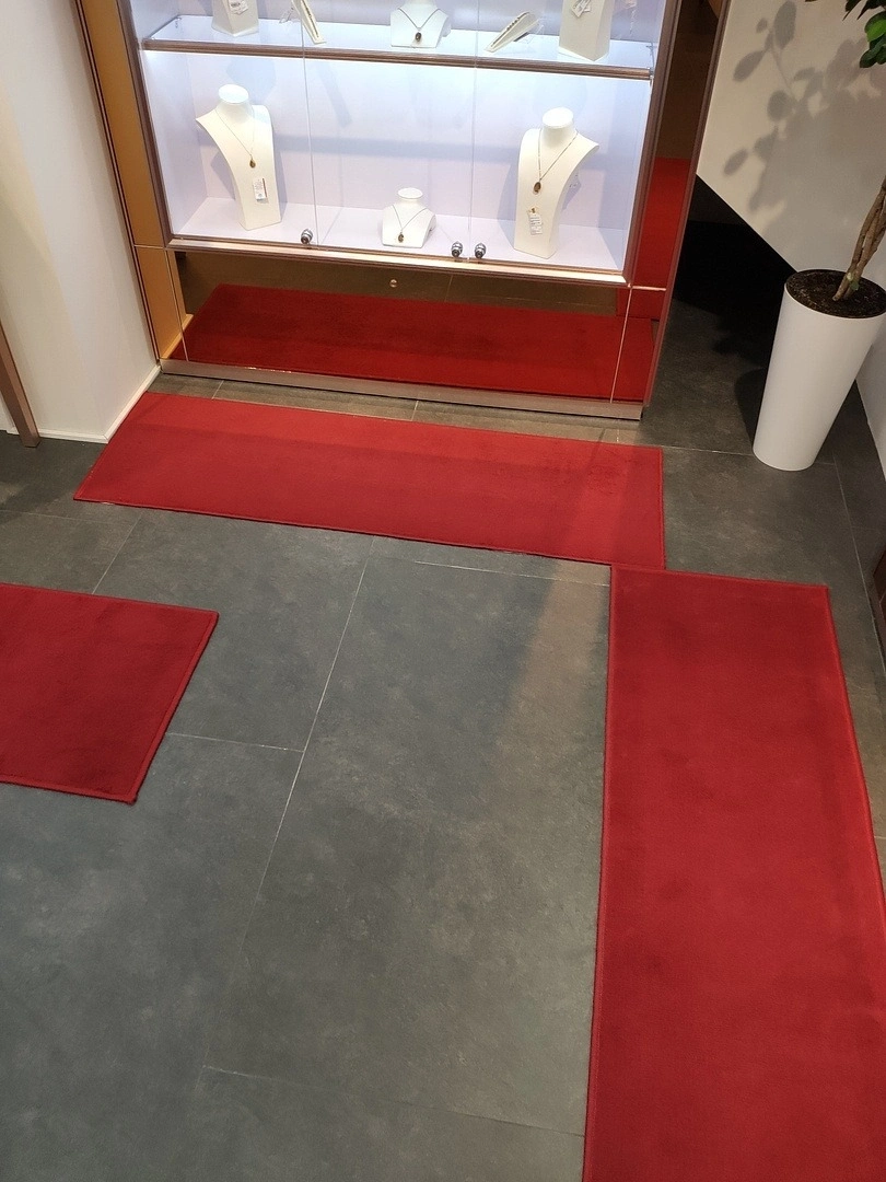 Укладка дорожки в галерее янтаря 5