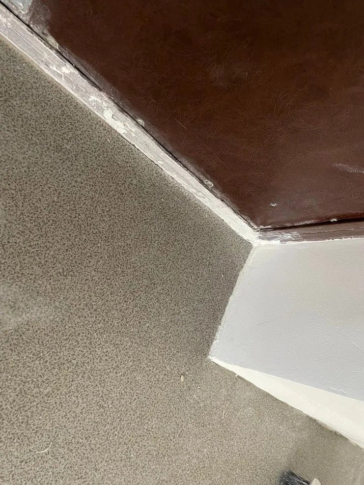 Укладка линолеума в офисе  4