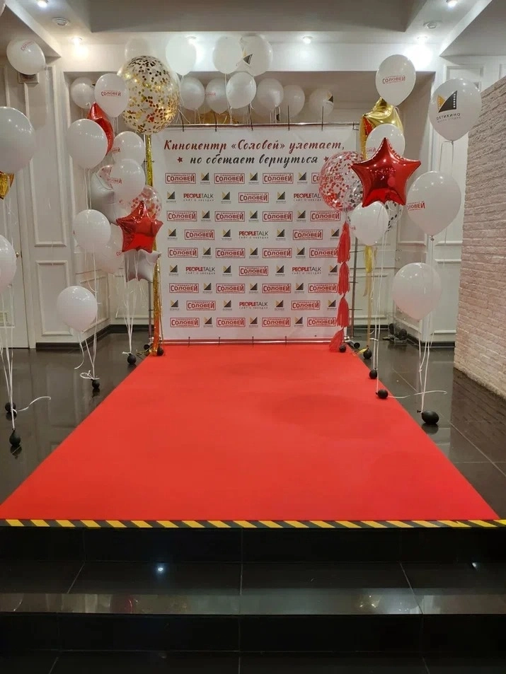 Укладка дорожки в Киноцентре 