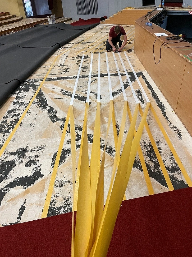 Укладка ковролина в Ивановском театре 24