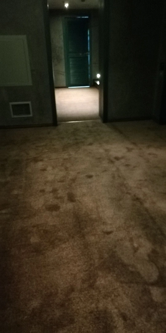 Укладка ковролина в ресторане 