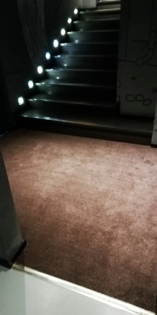 Укладка ковролина в ресторане 