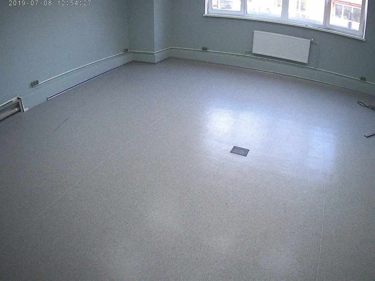 Укладка линолеума  в офисе интернет-магазина 4