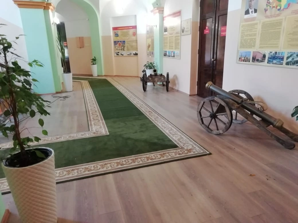 Укладка дорожек в офицерской бронетанковой школе 13