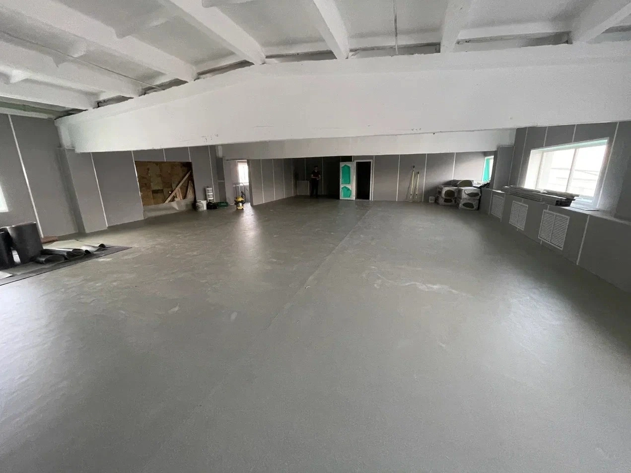 Укладка линолеума в офисе 6