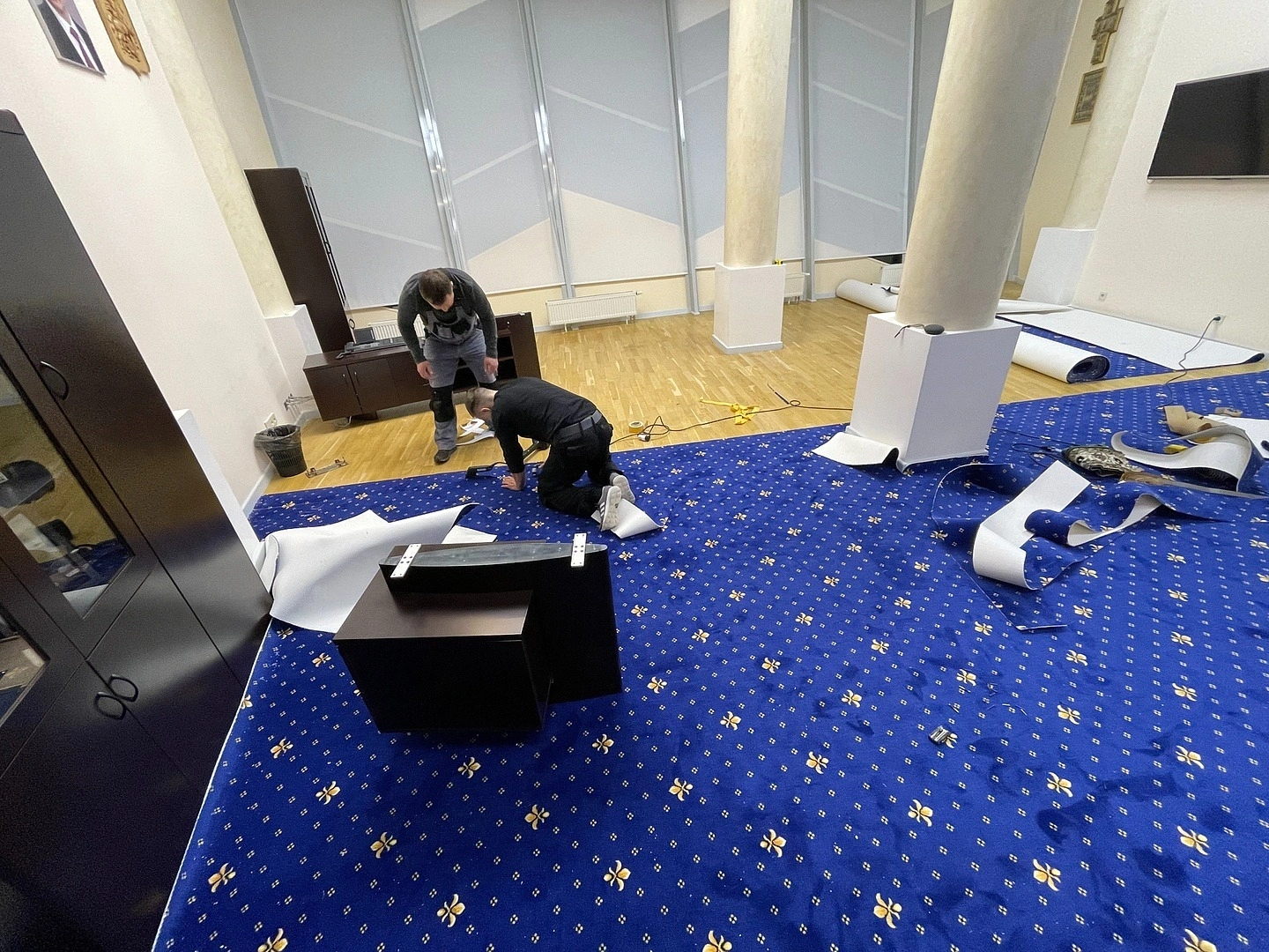 Укладка ковролина в ЦСиО Самбо-70 Москомспорта 3