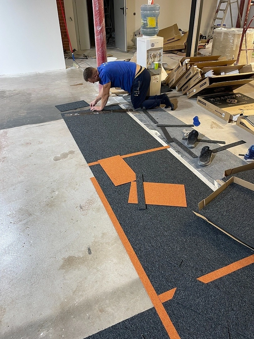 Укладка ковровой плитки в архитектурном бюро 24