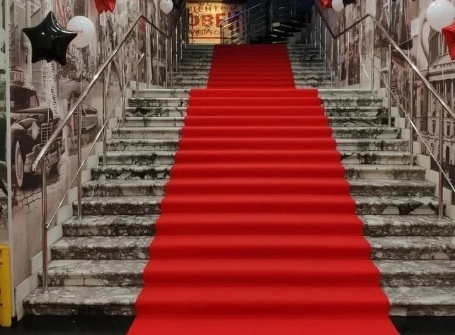 Аренда ковровых дорожек на выпускной