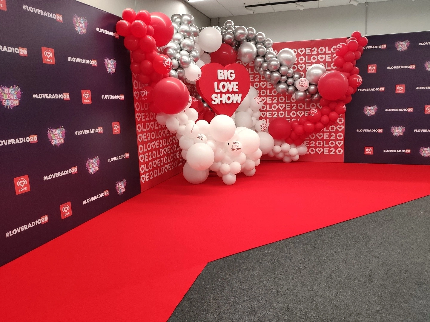 Укладка дорожки в Крокус Сити Холл 11