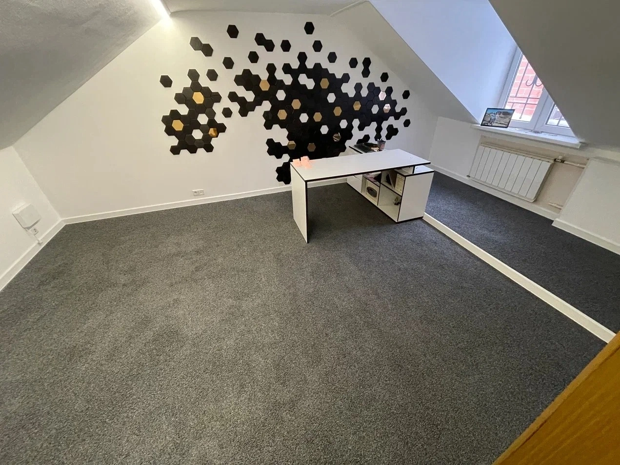 Укладка ковролина в кабинете коттеджа