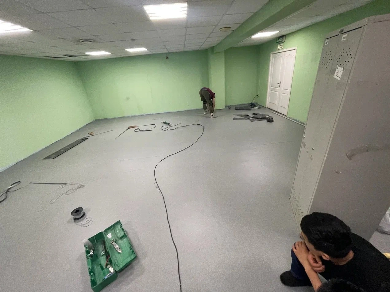 Укладка линолеума в МБОУ  школа № 13 - СОШ № 7 3