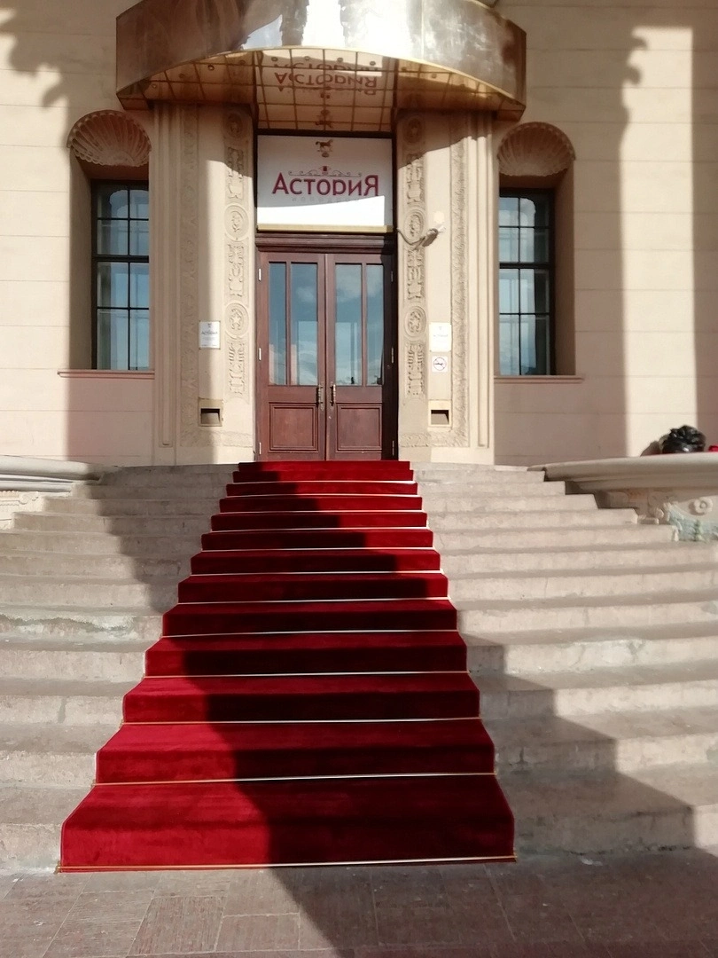 Укладка дорожки в ресторане Астория 2